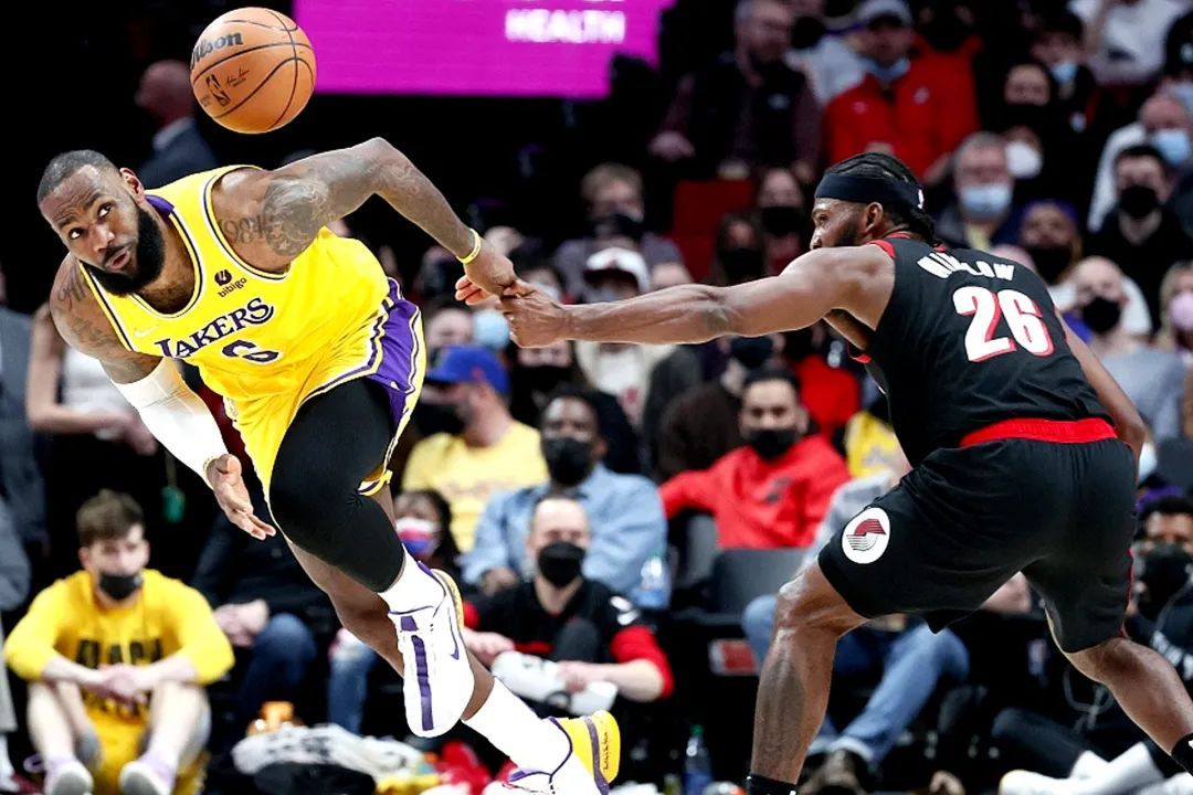 ayx-波特兰开拓者发布备战花絮，关键时刻门线救险，CBA季后赛任务艰巨，细节决定成败的简单介绍