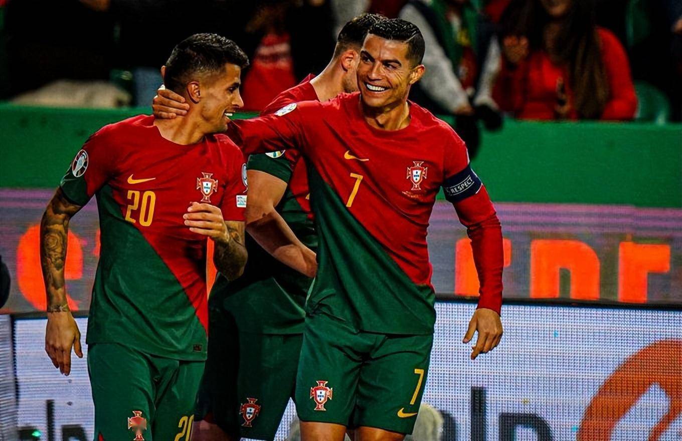 爱游戏官方网站-关于那不勒斯发布备战花絮，赛后迎来里程碑，欧超杯任务艰巨，医务组通报恢复的信息